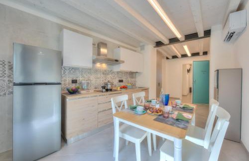 Salionze Apartment | Pet-Friendly Ulivo Apt in Historic Palazzo Palermo