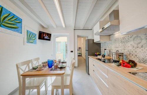 Salionze Apartment | Pet-Friendly Ulivo Apt in Historic Palazzo Palermo