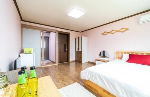 Uljin House | Eco-Friendly Uljin Dolbit Pension with Family Amenities
