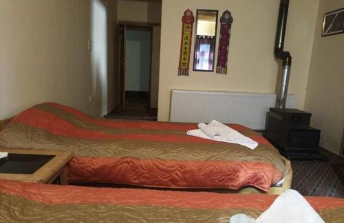 Tingmosgang House | Welcoming Ulley Lodge: Pet-Friendly Stay with Breakfast