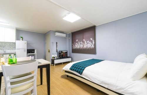 Buk-gu House | Eco-Friendly Ulsan Ium Pension with Breakfast and Hot Tub
