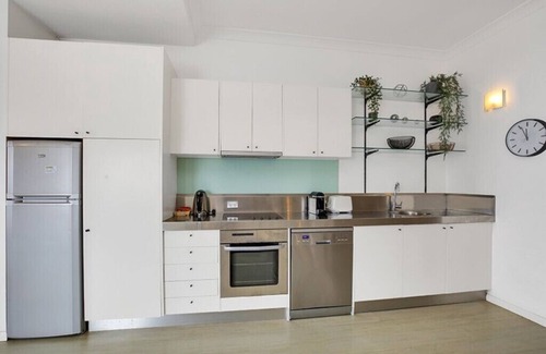 Surry Hills Apartment | Modern Apartment in Surry Hills - Family-Friendly Retreat