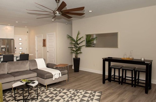 Florida Shores House | Beachfront Retreat with Kitchen and Top Guest Ratings