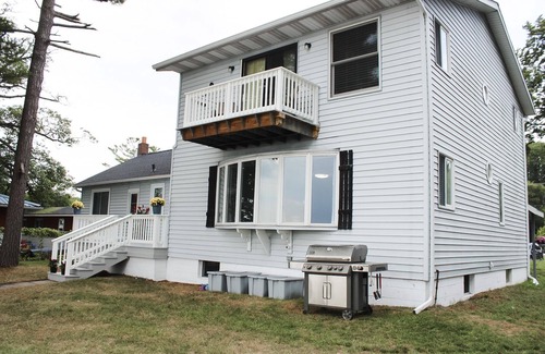 Au Gres House | Idyllic Beach Retreat with Lake Huron Views and Family Comfort