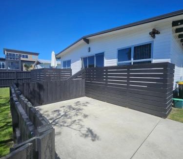 Papamoa Beach House | Ideal Family Getaway - Pet Friendly with Ocean Views!
