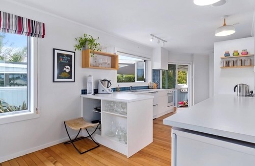 Mount Maunganui House | Ultimate Family Retreat. Central Mount, 400m to Beach with pool.