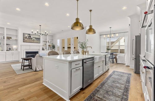 Auburn House | Ultimate Game Day House with Outdoor Grill & King Suite