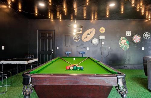 Quail Creek House | Ultimate Game Night Getaway Hot Tub, Arcade & Fun