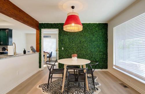 Quail Creek House | Ultimate Game Night Getaway Hot Tub, Arcade & Fun