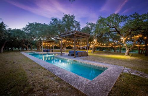 Hays County House | Ultimate Hill Country Retreat, POOL, Creek, Sleeps 10