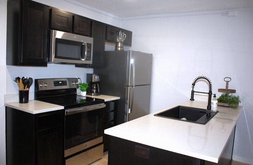 Manhattan Condo | Unforgettable K-State Experience with Pool and Breakfast