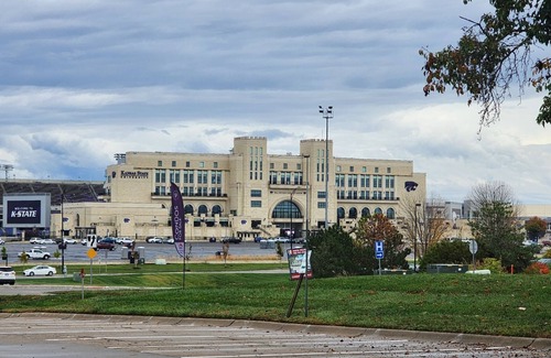 Manhattan Condo | Unforgettable K-State Experience with Pool and Breakfast