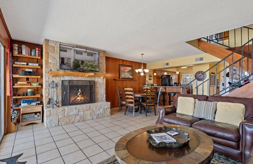 Briarcliff Condo | Ultimate Lake Travis Fishing condo w/pool&hot tub