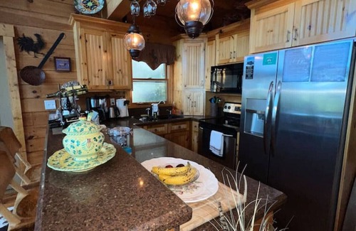 Helen Cabin | Ultimate Log Cabin Getaway with Hot Tub & Mountain Views