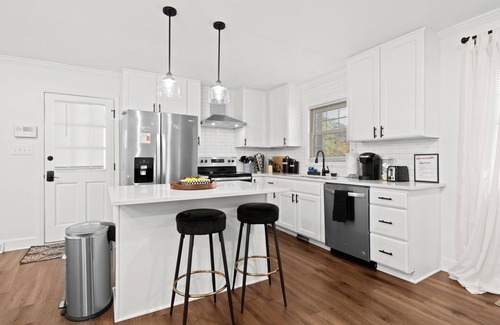 Rocky Mount House | Elegant 3 Bedroom Retreat in the Heart of the City