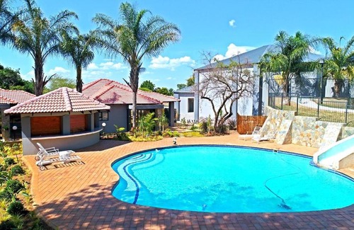 Montana Villa | Relaxing Ultimate Sky 2 Bedroom Villa with Pool Access