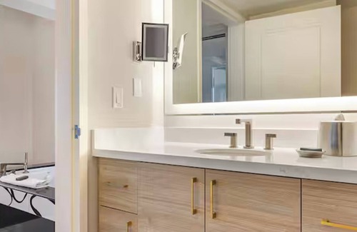 Las Vegas Resort | Ultimate Track side suite for the Las Vegas Formula 1 Race week Nov. 2025