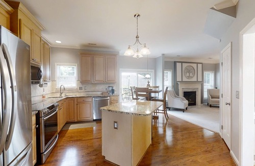 Simpsonville House | Immaculate and Cozy Retreat with Pool & Breakfast