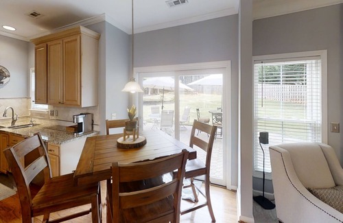 Simpsonville House | Immaculate and Cozy Retreat with Pool & Breakfast