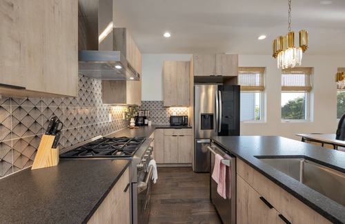 Talbot's Corner House | Heated Rooftop Pool & Epic Views in a Full Home Retreat