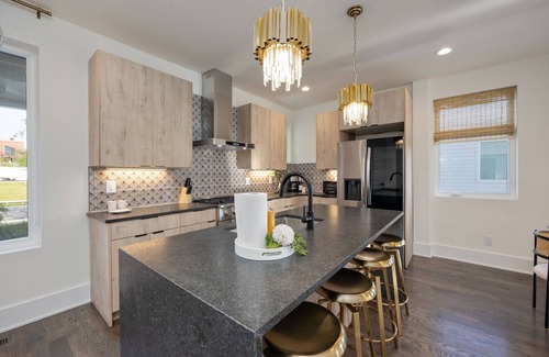 Talbot's Corner House | Heated Rooftop Pool & Epic Views in a Full Home Retreat
