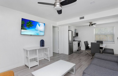 Hollywood Apartment | ULTRA joyful apartment great for family