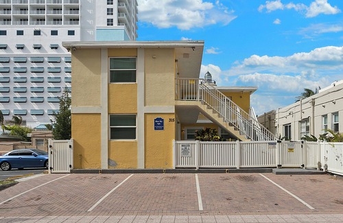 Hollywood Apartment | ULTRA joyful apartment great for family
