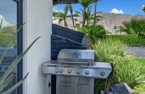 Deep Well Ranch House | Ultra-Luxury Mid-century Compound- Resort Style Pool, BBQ ,Mountain Views 4BD/2.5BATH