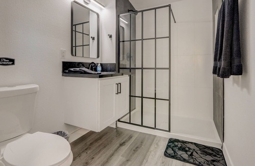 Beverly Green Apartment | Luxury Studio Steps from Las Vegas Blvd - Pet Friendly!