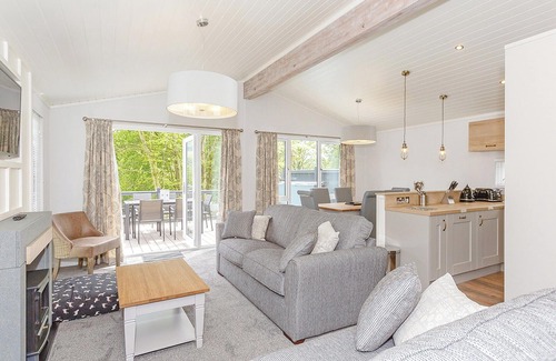 Aysgarth Ski Chalet | Spacious Lodge with Spa, Breakfast & Family-Friendly Amenities