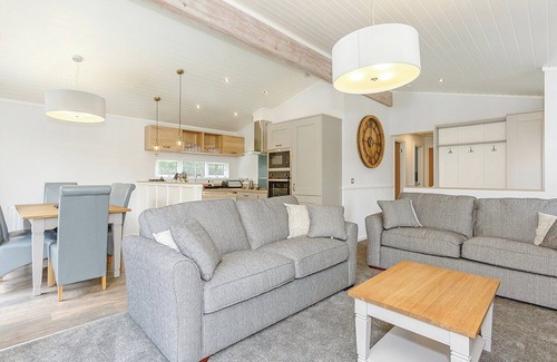 Aysgarth Ski Chalet | Spacious Lodge with Spa, Breakfast & Family-Friendly Amenities