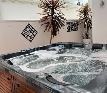 Beaconsfield House | Stylish Oceanfront Escape in Fremantle Area - 4 Star Rated