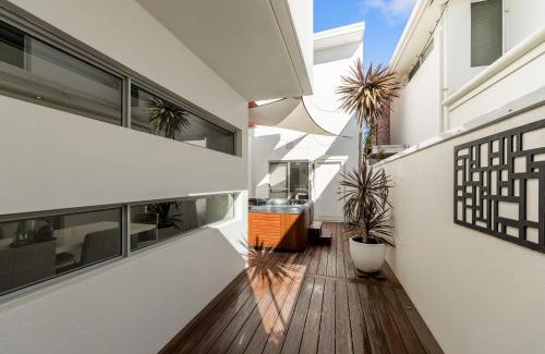 Beaconsfield House | Stylish Oceanfront Escape in Fremantle Area - 4 Star Rated