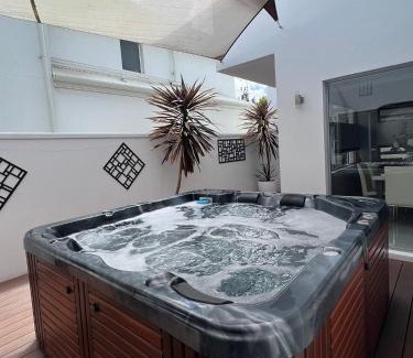 Beaconsfield House | Stylish Oceanfront Escape in Fremantle Area - 4 Star Rated