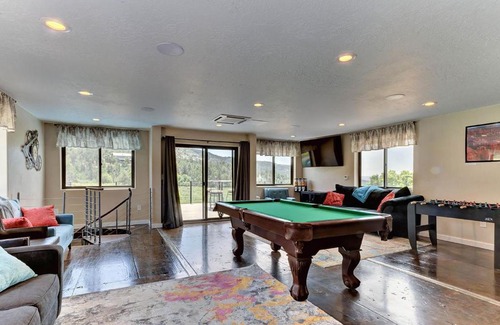 Glendale House | Modern Container House Near Bryce and Zion with Hot Tub