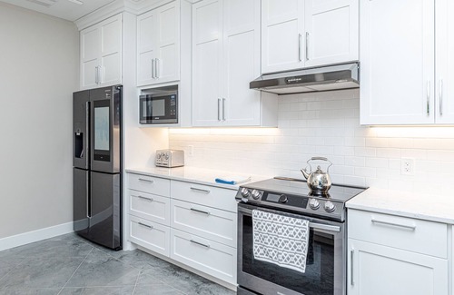 Columbia House | Modern Net-Zero Briarwood Estate with Pool & Spa in Columbia