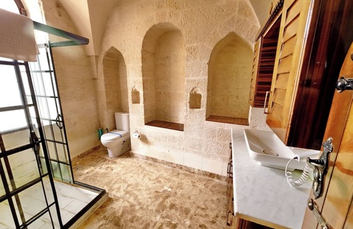 Artuklu Bed & Breakfast | Elegant Ulubey Konagi: Top-Rated Stay with Dining & Family Perks