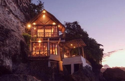 Tanjungbenoa Villa | Oceanfront Uluwatu Surf Shack: 4-Star Stay with Views