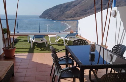 Gran Tarajal House | Oceanfront Retreat: Um Deleite no Oceano with Pool & Spa