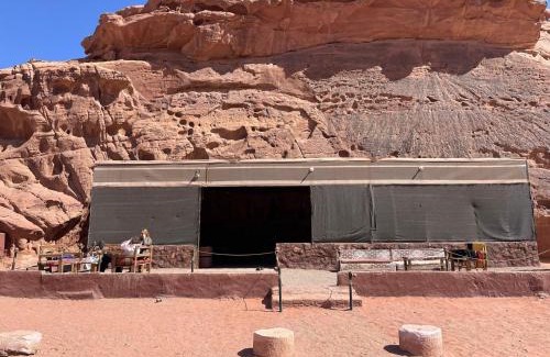 Wadi Rum Bed & Breakfast | Pet-Friendly Wadi Rum Camp with Ocean View & Spa Experience