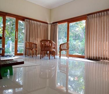 Penebel Apartment | Welcome to Umah Kampung Bendul: Family-Friendly Retreat