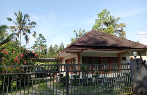 Penebel Apartment | Welcome to Umah Kampung Bendul: Family-Friendly Retreat