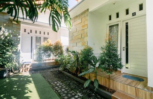 Sampalan House | Guest Favorite: Umah Putih with a 9/10 Review Score
