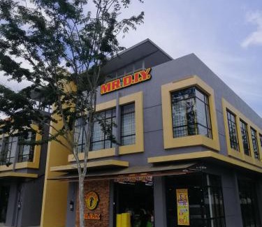 Krubong House | UmarHarraz Homestay: Peaceful Malay Family Retreat with Pool