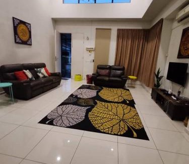 Krubong House | UmarHarraz Homestay: Peaceful Malay Family Retreat with Pool