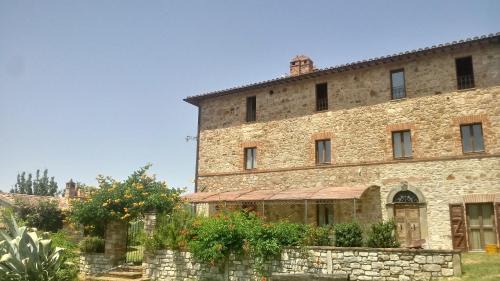 Monte Castello di Vibio House | Inviting Farmhouse in Umbria with Pool & Cinema Room