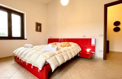 Lidarno Apartment | Umbrian Hills Flat: Garden Retreat with Free Parking