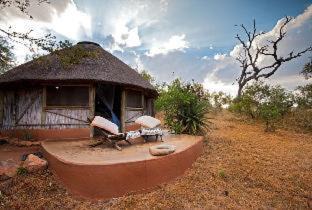 Thorny Bush Game Reserve Cabin | Experience Umlani Bushcamp: Guest Rated 9.6/10 with Ocean Views