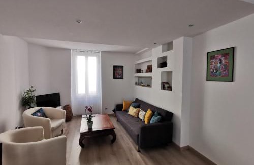 Laroque-des-Alberes House | Un Air de Vacances: Pet-Friendly Retreat with 9.5 Rating