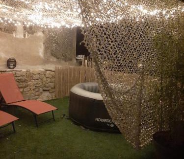 Gissac House | Relax at Un balcon entre Causses et Rougiers with Hot Tub